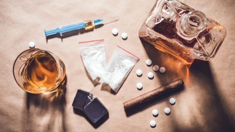 7 Signs Of Drug Use And How You Can Help That Person