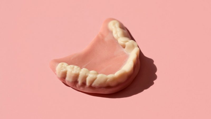 What to do to maintain Healthy Teeth & Gums when using Dentures?